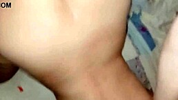 Dándole tremenda cogida de perrito a la vecina