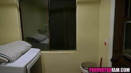 饥渴继兄浴室又想再操一炮