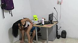 A dirty neighbor comes to ask her neighbor for cock and acts like a snail. 😏