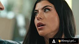 Mommys Girl - Pretty Gal Ritchie's Apology To Overlooked Stepmom Sophia Locke Sparks Sexual Tension