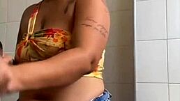 I'm On Live Showing My Big Pussy, So Horny!