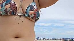 estou usando calcinha na praia pra chamar atenção dos casados e vê se encontro um pra me fude gostoso