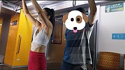 estudante deixa estranho se esfregar em sua bunda por trás em público no ônibus