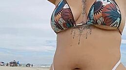 estou usando calcinha na praia pra chamar atenção dos casados e vê se encontro um pra me fude gostoso