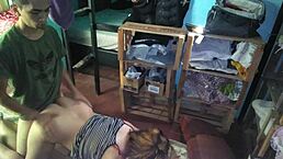 Cogeme pronto porque mi hijo se va despertar madre soltera dando el culo por ayuda economica cogiendo a una mam� soltera