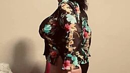 girl explores her pussy with fingers until cumshot