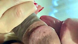 Pediu para mamar e ganhou leite na garganta com boquete e gozada na boca