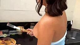 japanese blogger gives pussy to barbecue guy without condom during the review 😜