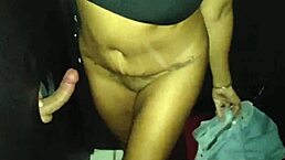 Chupei a Rola dos Desconhecidos no Gloryhole da Casa de Swing Parte 2