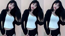 中国妹子可爱性感装超快扭臀舞