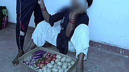 Sabji wali bhabhi ke sath masti sex reality sex