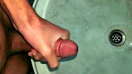 Who wants to see this big dick masturbation session in my inbox or comments? 😏