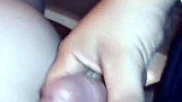 el vecino me pilló masturbándome y el sádico se corrió en mi boca 😈💦