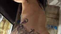 Comi a gostosa da minha namorada no banho with interracial anal