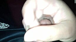 que rico se ve el semen de mi novio cuando le hago la paja con mi mano