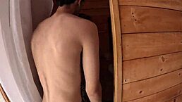 Joven tímido con gran polla se folla a universitaria colombiana con gran apetito sexual en video casero amateur.