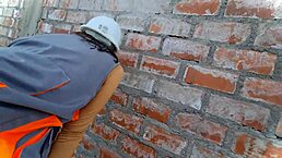 Ingeniera argentina Nataly follando en obra de construcción con cute amateur couple en doggystyle.