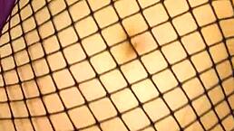 beautiful fitness milf takes deep anal in close-up homemade action!