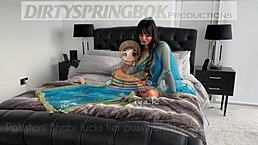 Oh wow, Pakistani bhabi Aaliyah Yasin fucks her pussy while speaking Urdu! So hot!