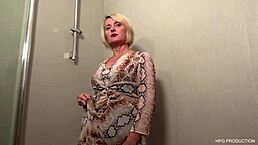 Blonde Cougar Feels Thrilled in Latest Update