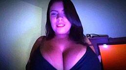 fodendo a gostosa no sofá da sala com big tits bouncing on my monster cock