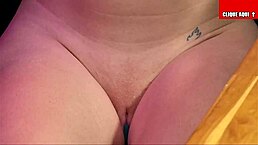 金发骚货穿内衣振动棒玩逼高潮？