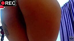 Follando con el hermano menor de mi esposo en lencería sexy mientras lo beso apasionadamente.