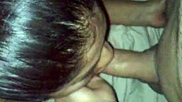 Mexican nalgona mamando pene