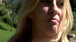 操金发熟女骚货穿情趣丝袜高跟鞋肛指内射女上狂骑