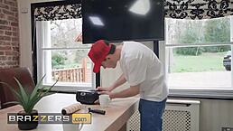 Brazzers - Louise Lee lets housepainters cum on her face