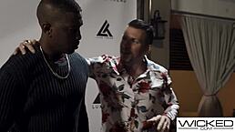 纹身黑妹舔骚逼金发妹女上后入猛干三人行