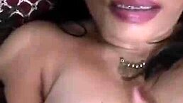 madrastra demuestra sus habilidades with toys and dildo oops