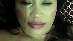 madrastra demuestra sus habilidades with toys and dildo oops