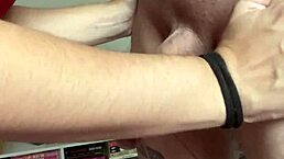 O Wellington Prado me colocou pra mamar ele e meu brinquedinho vermelho in this cute New Zealand couple moment.