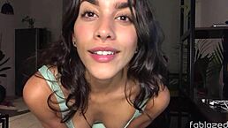 want to lick or fuck my tight pussy while i masturbate outdoors in spanish