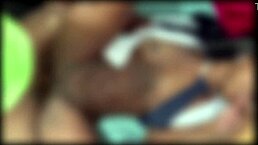 Meu marido e amigo jogam pelada e eu acabo com cuzinho cheio de leite! ⚽🍑💦