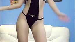 hey, watch this chinese girl xeimeren dancing sexy in pantyhose costumes 😘