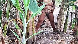 milf evangélica shows off her big buceta while mijando in public homemade style