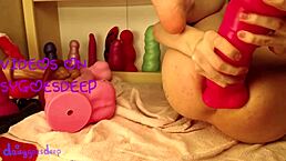 blonde with huge ass tries fisting and gaping with mr hankeys toys like xxxcalibur