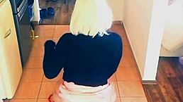 Tranny babe Veronica trains with toys in solo session