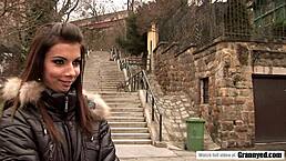 哇毛逼老奶奶出轨群趴被年轻小伙猛捅熟穴