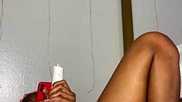 在瘦黑闺蜜面前边缘玩湿骚逼