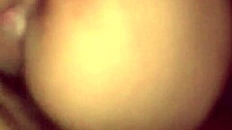 follando a la flaca puta de mi mejor amigo en doggy y cowgirl. la amateur latina cabalga como loca hasta el orgasmo.