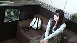 Former Major Company Receptionist 26 Years Old Squirting And Fucking Video!