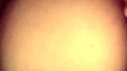 follando a la flaca puta de mi mejor amigo en doggy y cowgirl. la amateur latina cabalga como loca hasta el orgasmo.