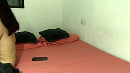 Hermanastro offers guidance on practicing intimate encounters before her date