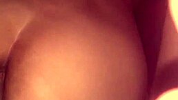 follando a la flaca puta de mi mejor amigo en doggy y cowgirl. la amateur latina cabalga como loca hasta el orgasmo.