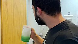 Hey, this Brazilian fitness babe offers a free personal class and shows her athletic neighbor how to squat properly! 💪😉