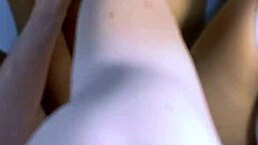 El infiel y la estudiante intercambiaron miradas furtivas en la sala de clases y terminaron besándose