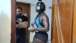 Hey, this Brazilian fitness babe offers a free personal class and shows her athletic neighbor how to squat properly! 💪😉